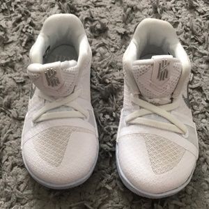 Toddler Kyrie’s 6C